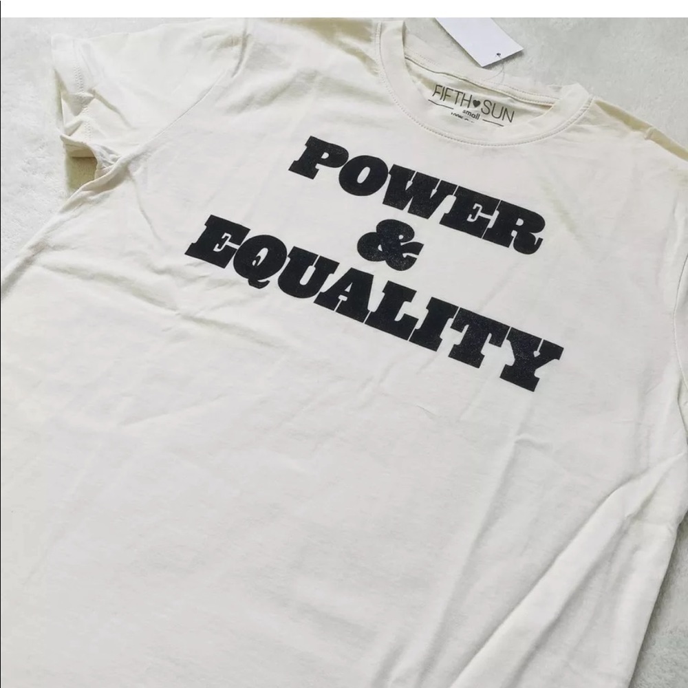 🎉4/$25 NWT Fifth Sun Power & Equality Short Sleeve Ivory Graphic T Juniors S